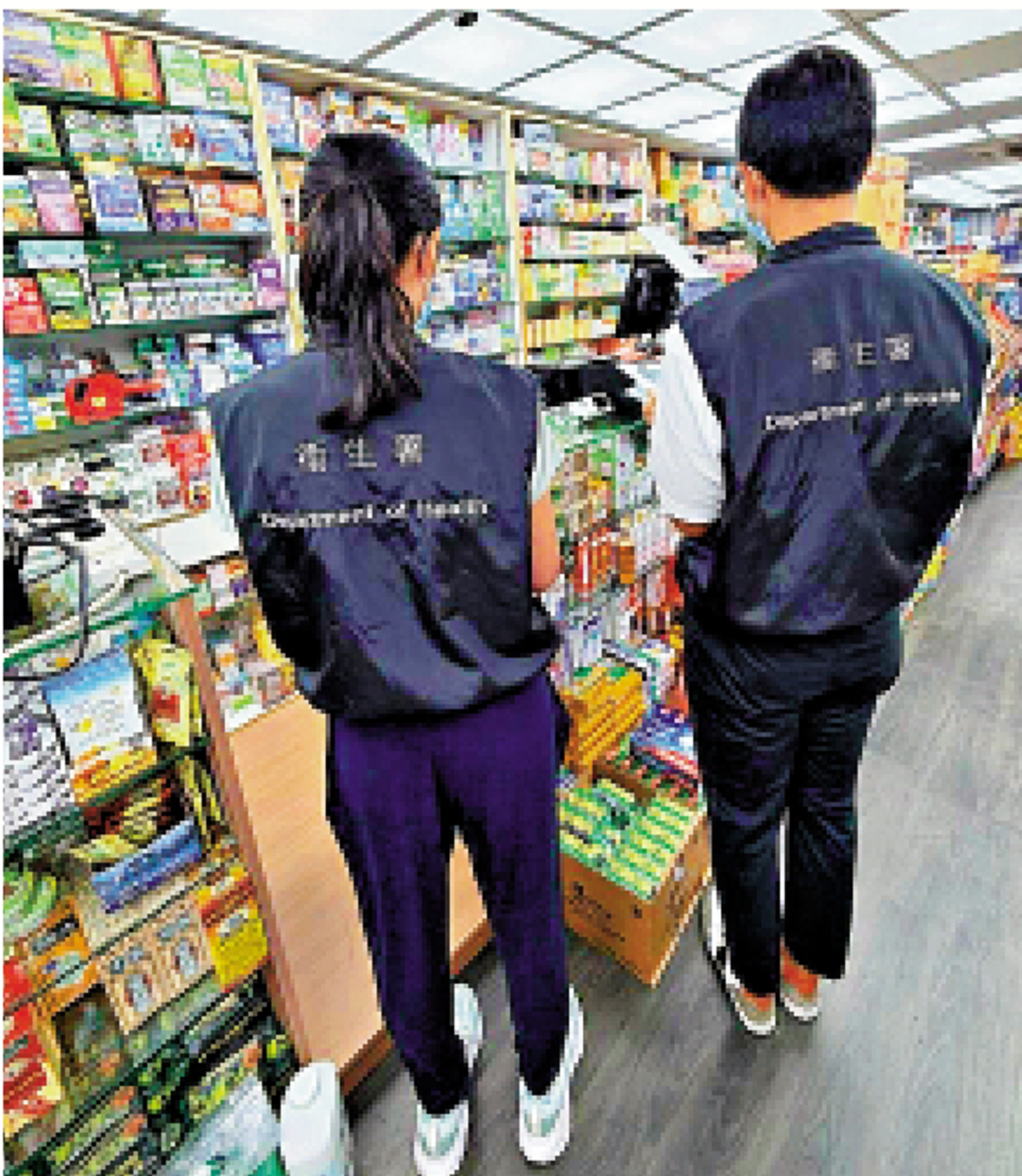 　　圖：因應中秋節和國慶黃金周將至，衞生署已加強巡查各區藥房藥行。\政府新聞處