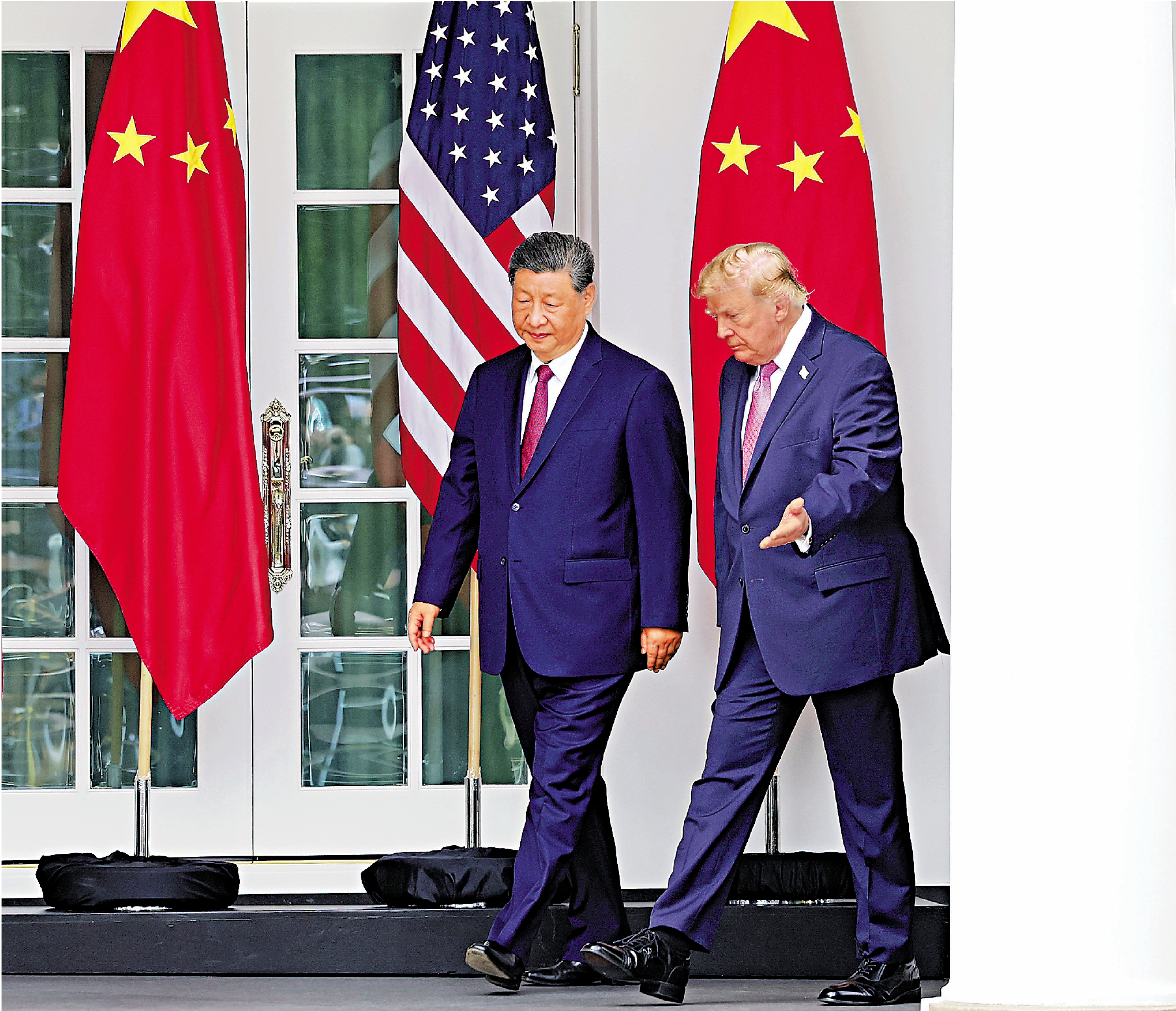 　　圖：當地時間9月24日上午，美國總統特朗普在白宮舉行隆重儀式，熱烈歡迎中國國家主席習近平對美國進行國事訪問。\新華社