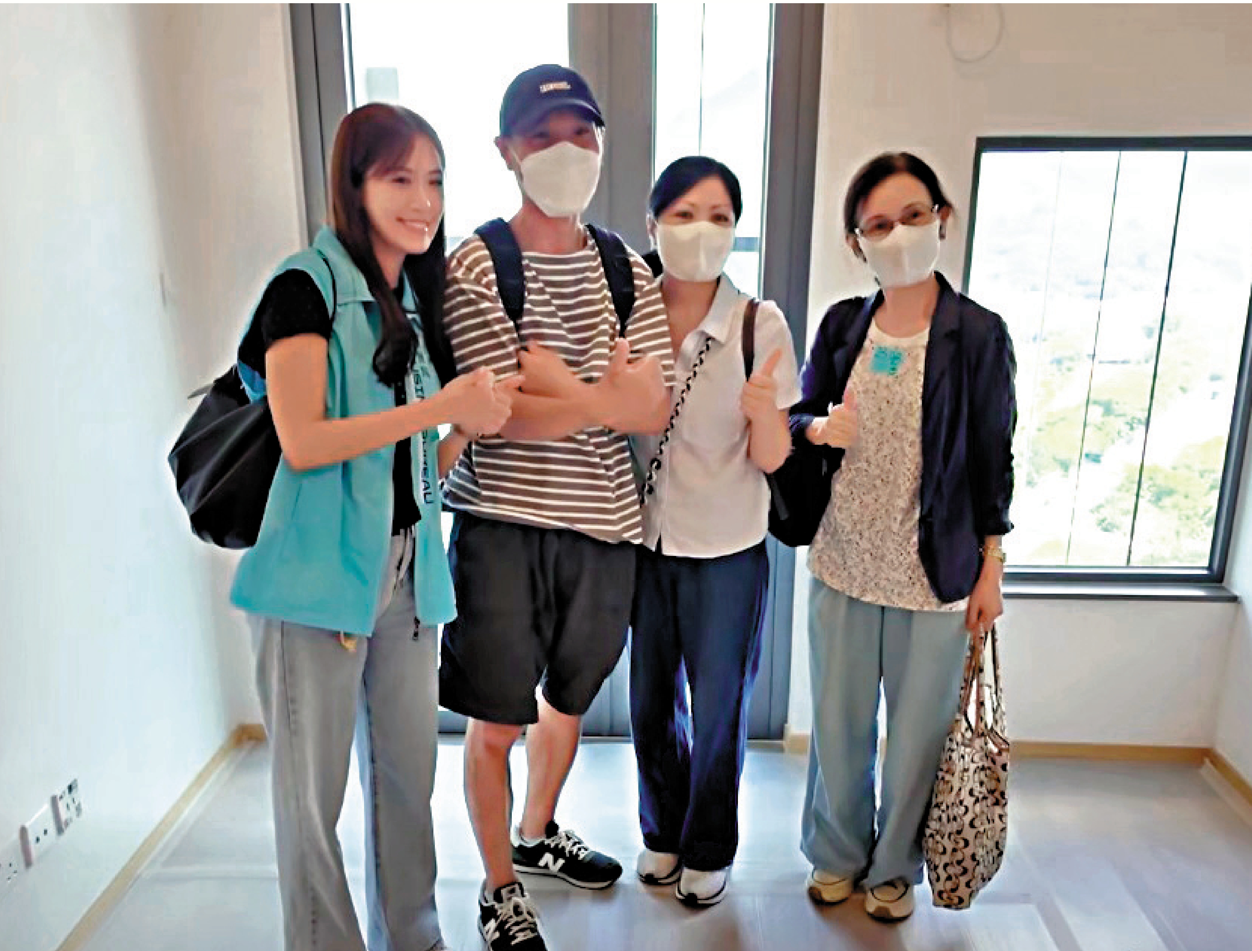 　　圖：揀選樂嶺軒的業主到新單位內觀看。\視頻截圖