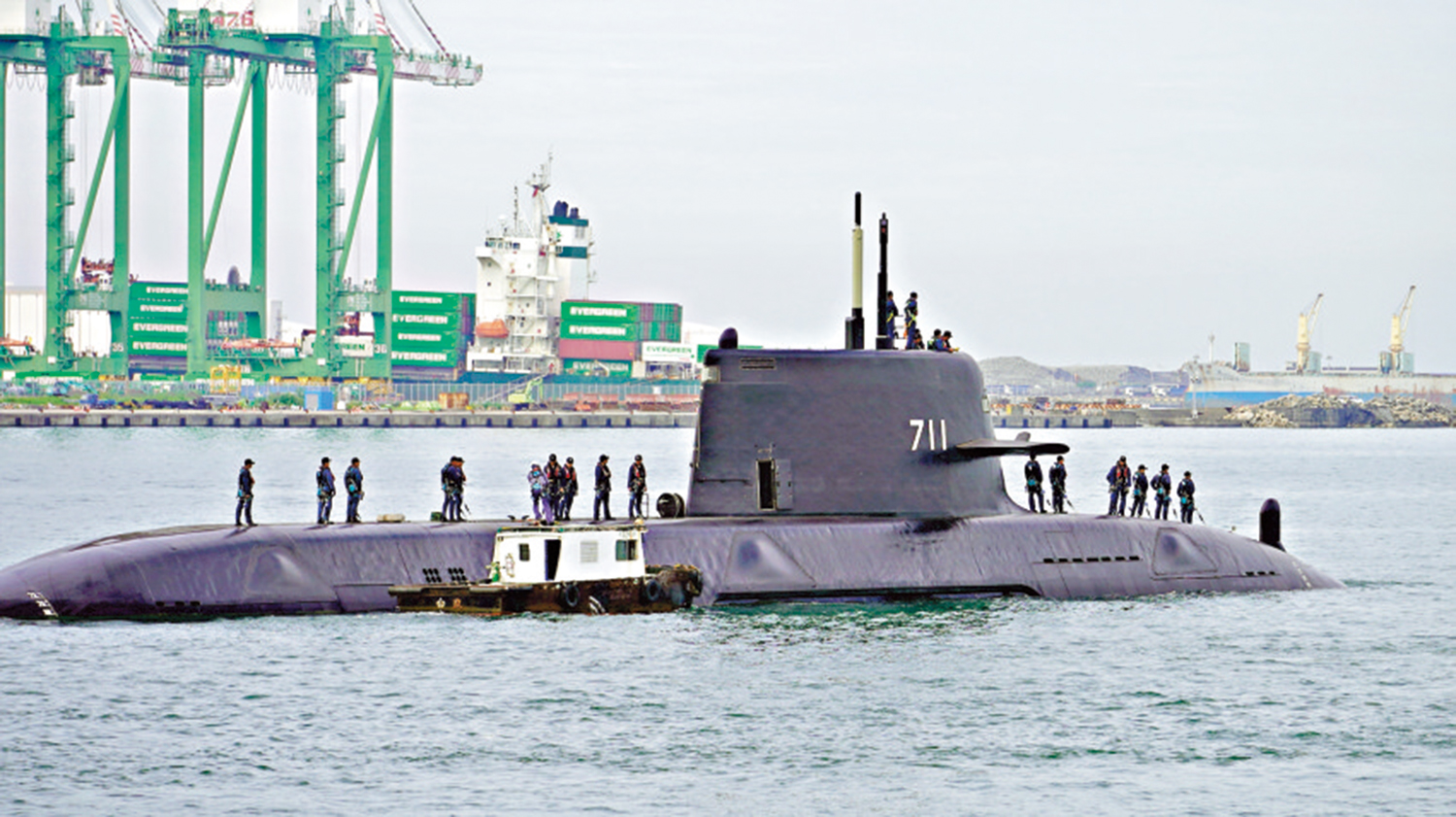 　　圖：台灣首艘自製潛艇「海鯤號」因技術問題遲遲未能交付台軍使用。\資料圖片