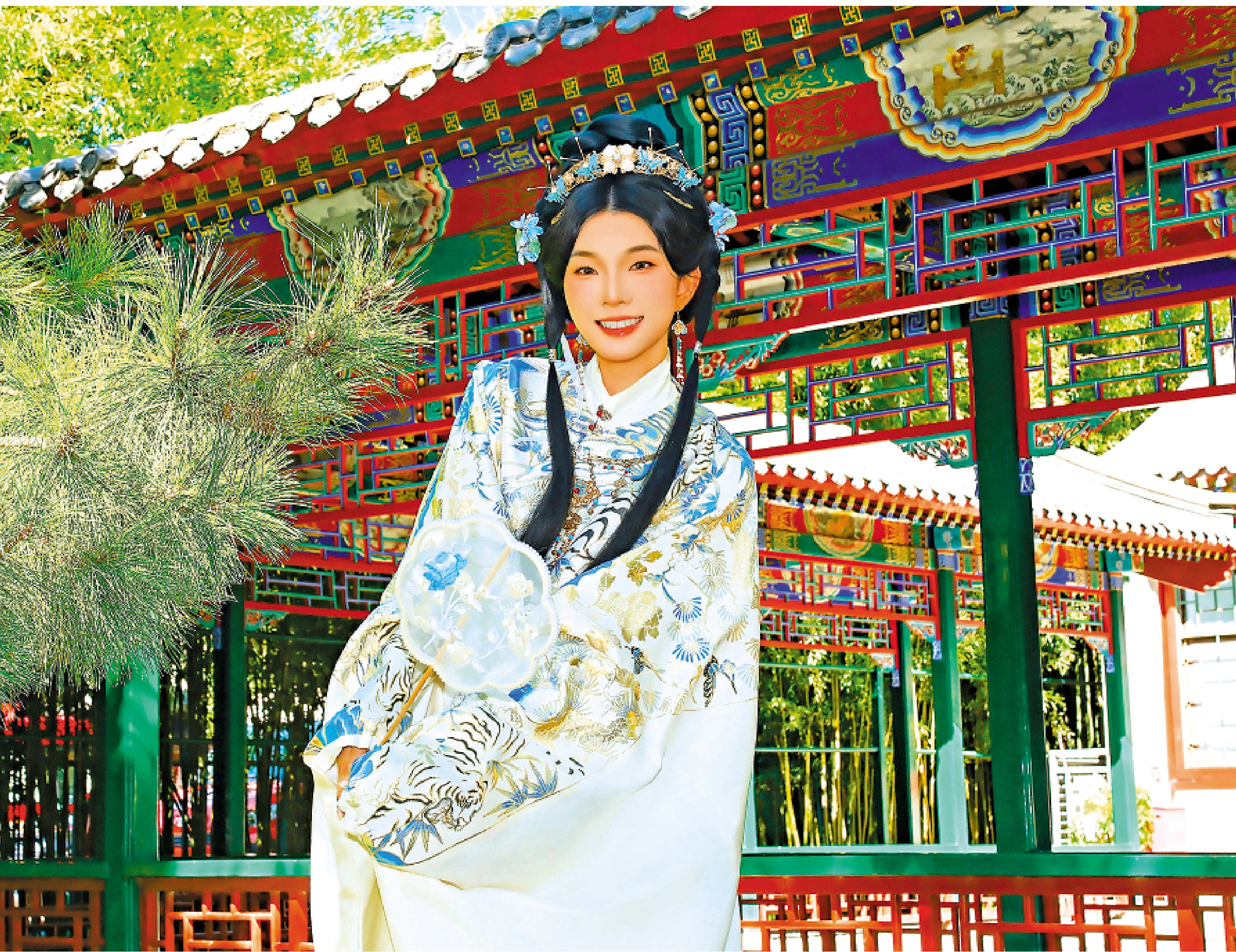 　　圖：張穎浠穿上漢服，在京歡度國慶假期。\受訪者供圖