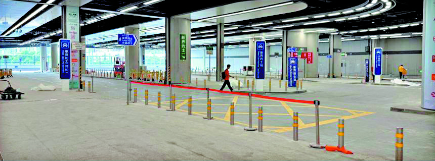 　　圖：皇崗口岸設有車隊的士、市區的士及新界的士等候區，方便分流旅客。\運輸署圖片