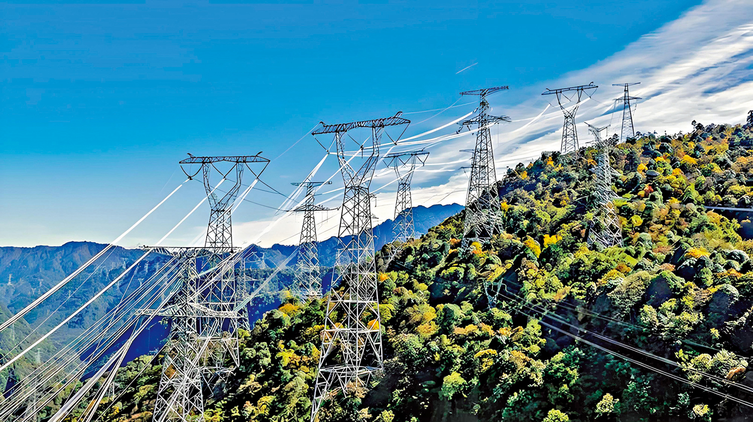 　　圖：新型電網建設持續推進西電東送戰略布局，國家電網川渝1000伏特高壓交流輸電工程前年底投運。\網絡圖片