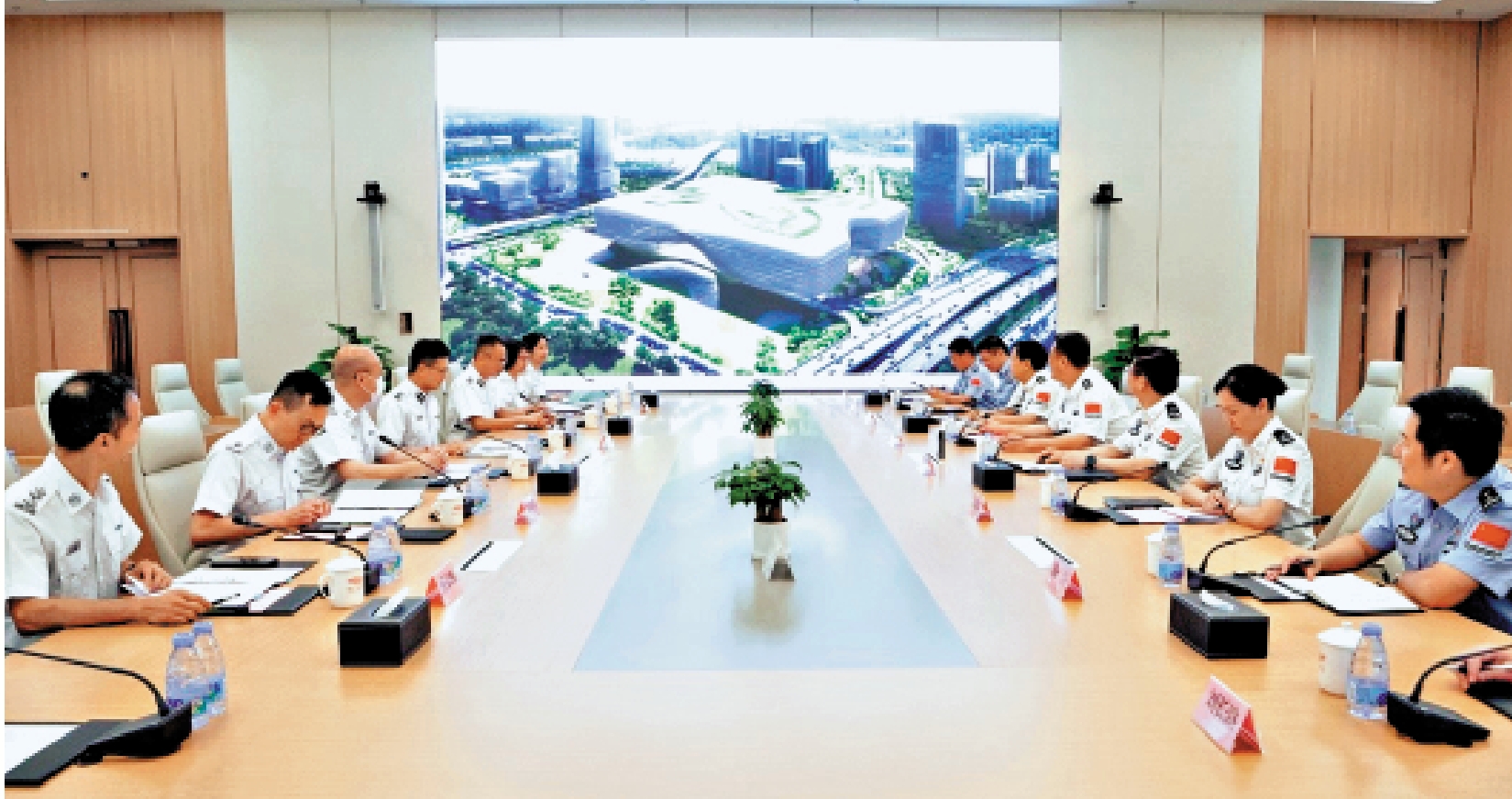 　　圖：香港入境事務處與深圳邊檢總站前日於皇崗口岸舉行工作會議。\入境處IG圖片