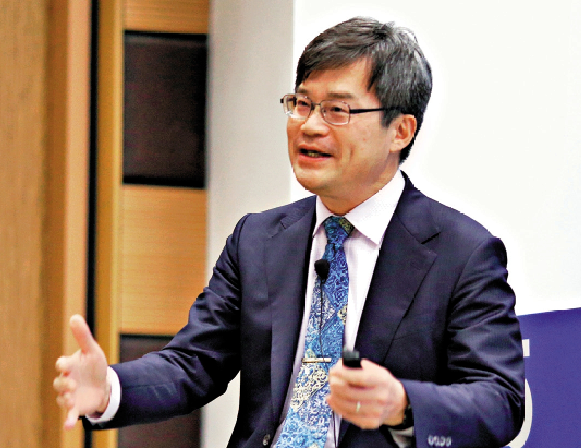 　　圖：天野浩是二○一四年諾貝爾物理學獎得主。\網絡圖片