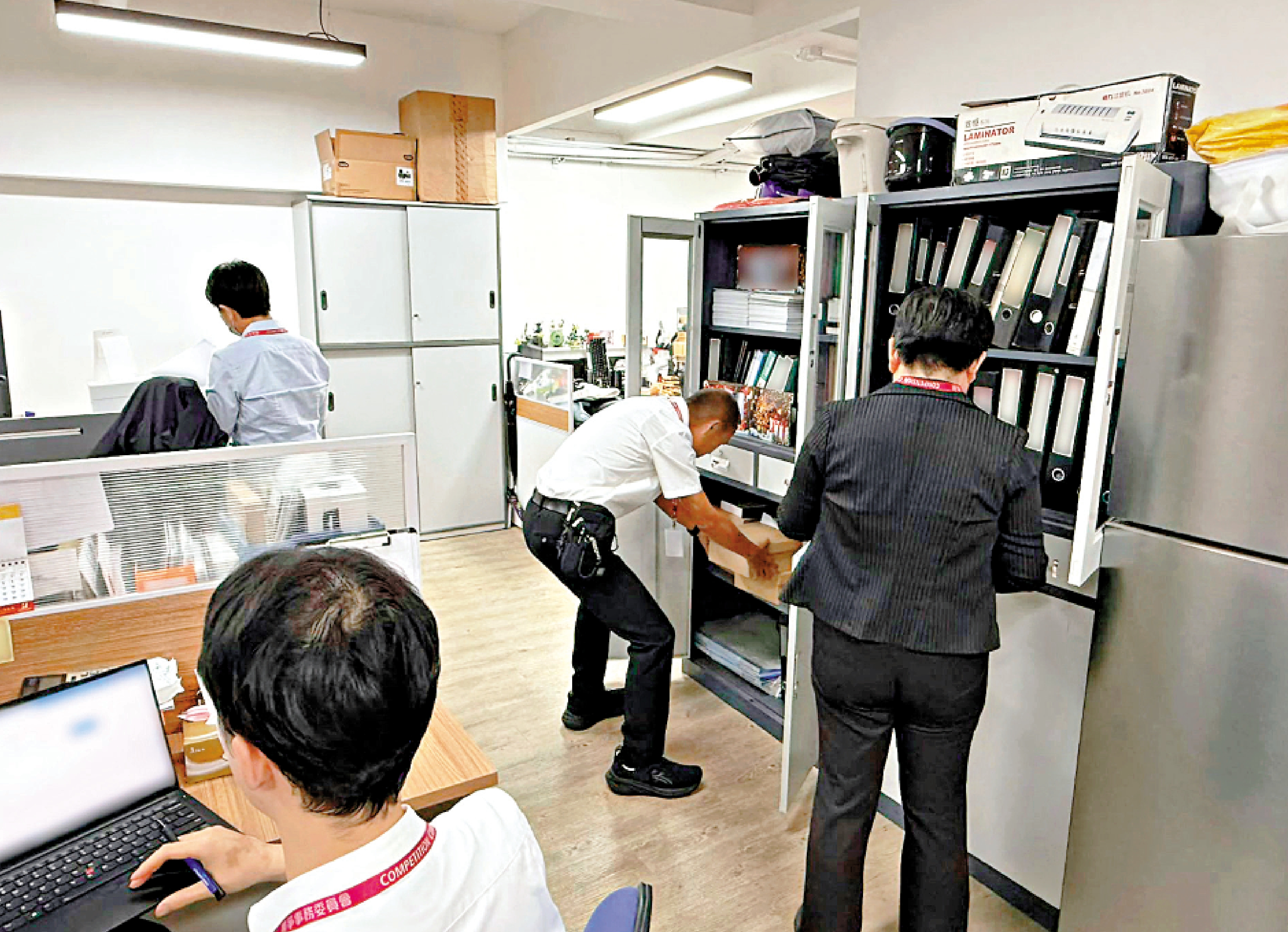 　　圖：競爭事務委員會前日就一宗涉及虛擬實境系統的案件展開搜查行動。\競委會圖片