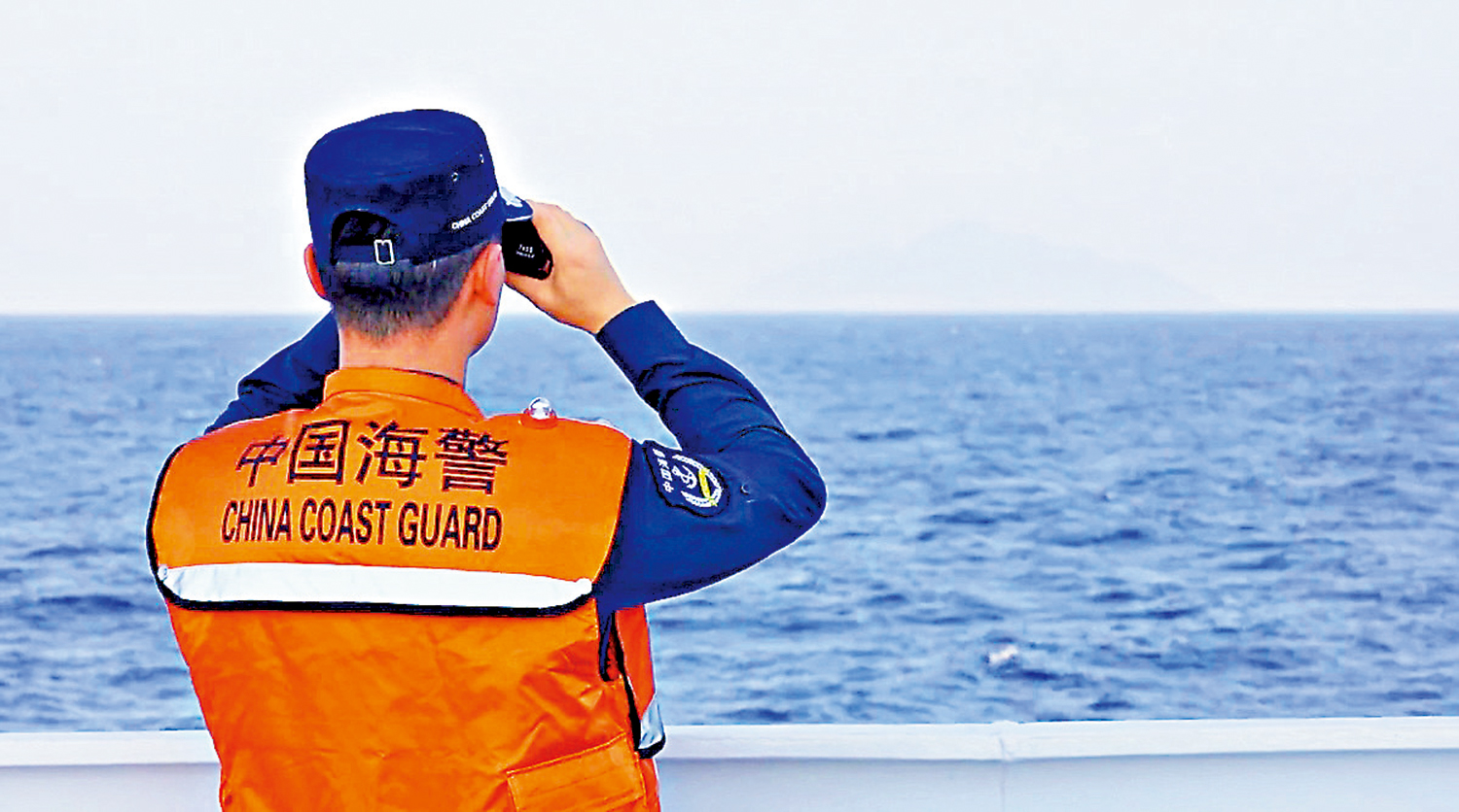 　　圖：10日，中國海警廈門艦編隊在我釣魚島及其附屬島嶼領海內維權巡航。\央視新聞截圖
