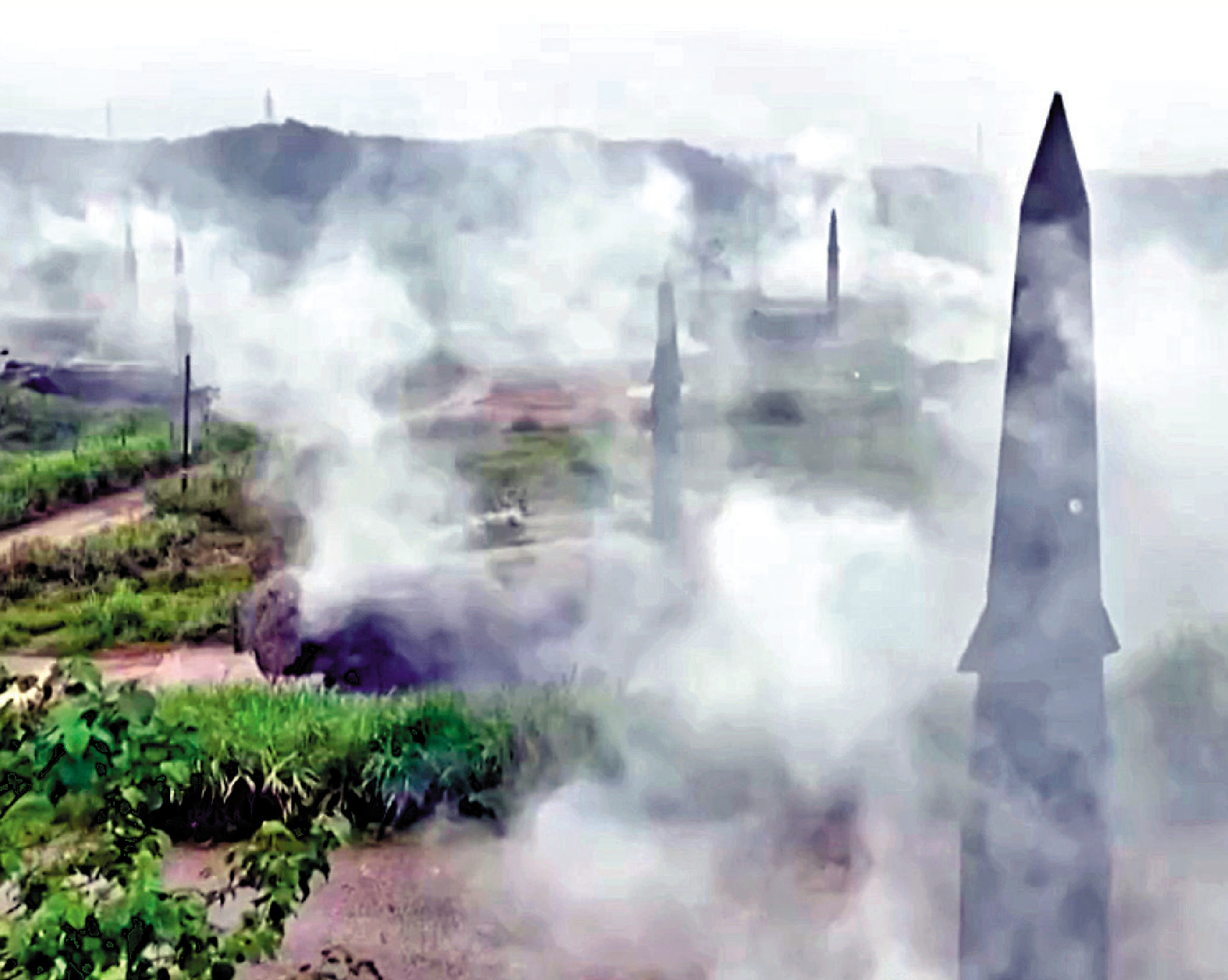 　　圖：央視《軍情時間到》公開的東風-26導彈畫面。\央視截圖