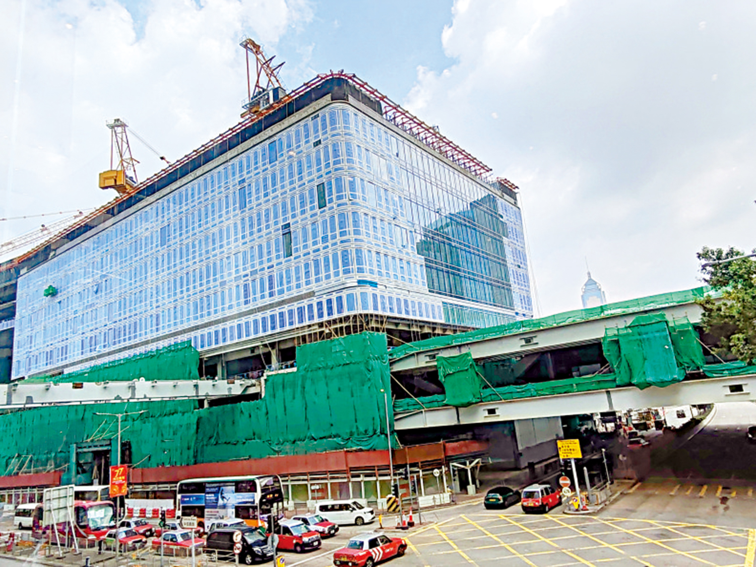　　圖：Central Yards是中環最長的大型橫向建築，第一期設30萬平方呎零售空間。\大公報記者林惠芳攝