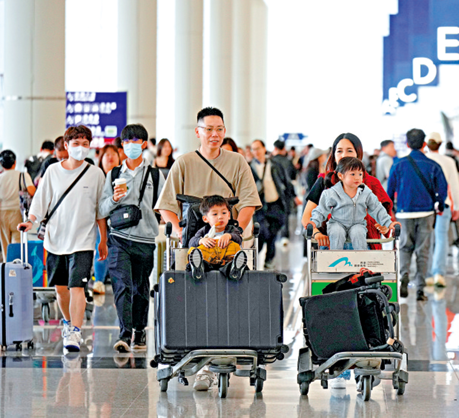 　　圖：香港首個五年規劃提出，研究港深西部鐵路香港段南向延伸的可行性，以加強北都與香港國際機場的連接。\資料圖片