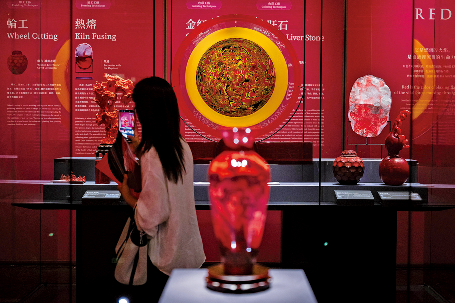 　　圖：十月十五日，「琉光璃彩──淄博琉璃藝術展」在澳門舉辦。\新華社