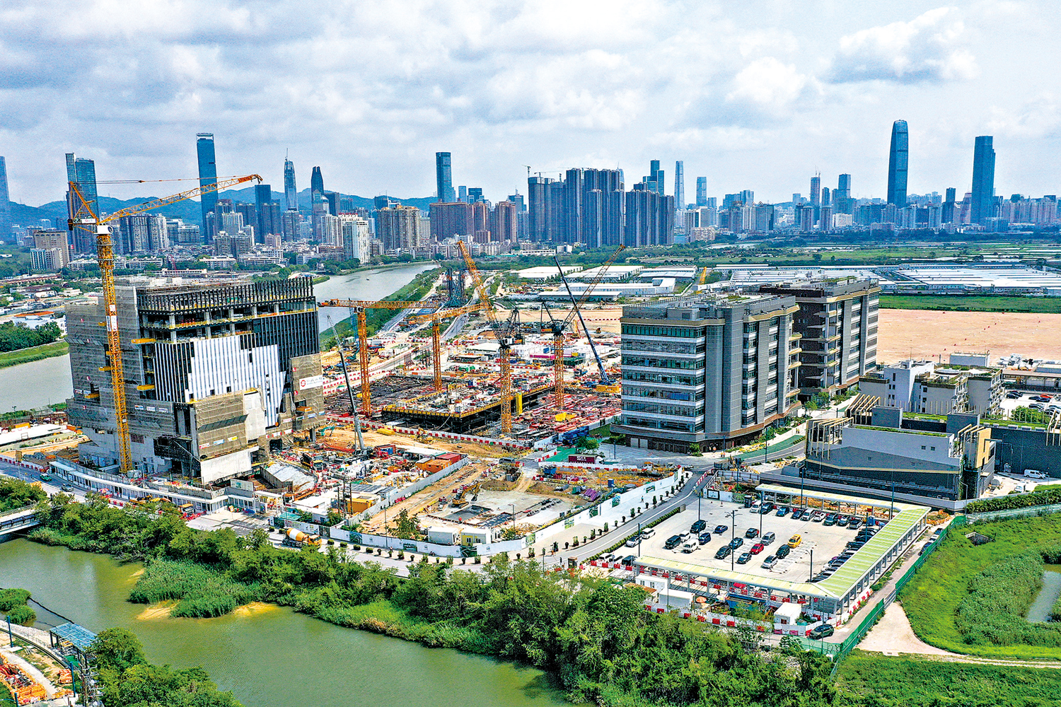 　　圖：香港首個五年規劃重點推動北部都會區建設，拓展科創用地。圖為正在建設中的河套深港科技創新合作區香港園區。\資料圖片