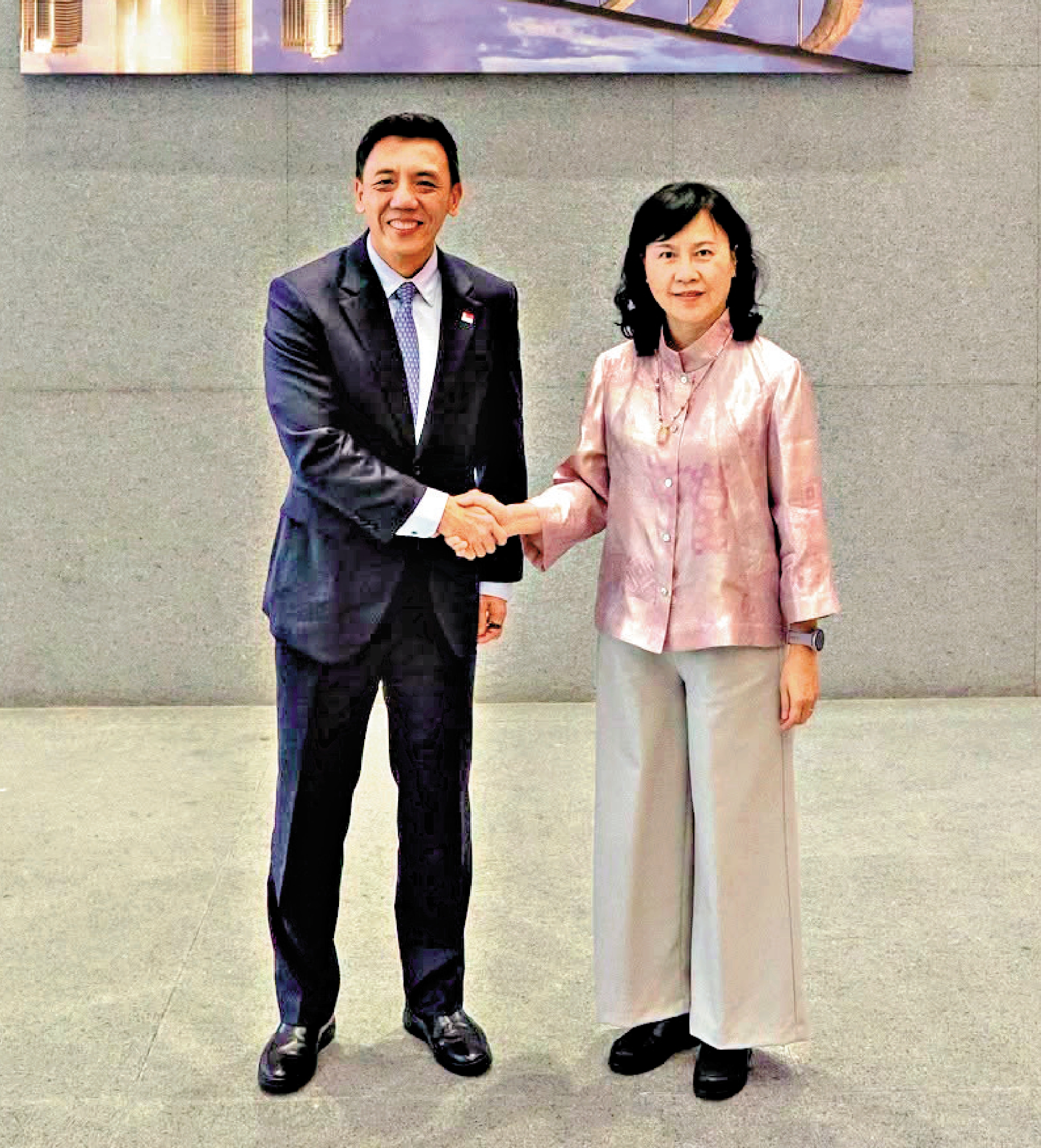 　　圖：運輸及物流局局長陳美寶會見新加坡交通部長兼財政部第二部長蕭振祥。\運輸及物流局FB