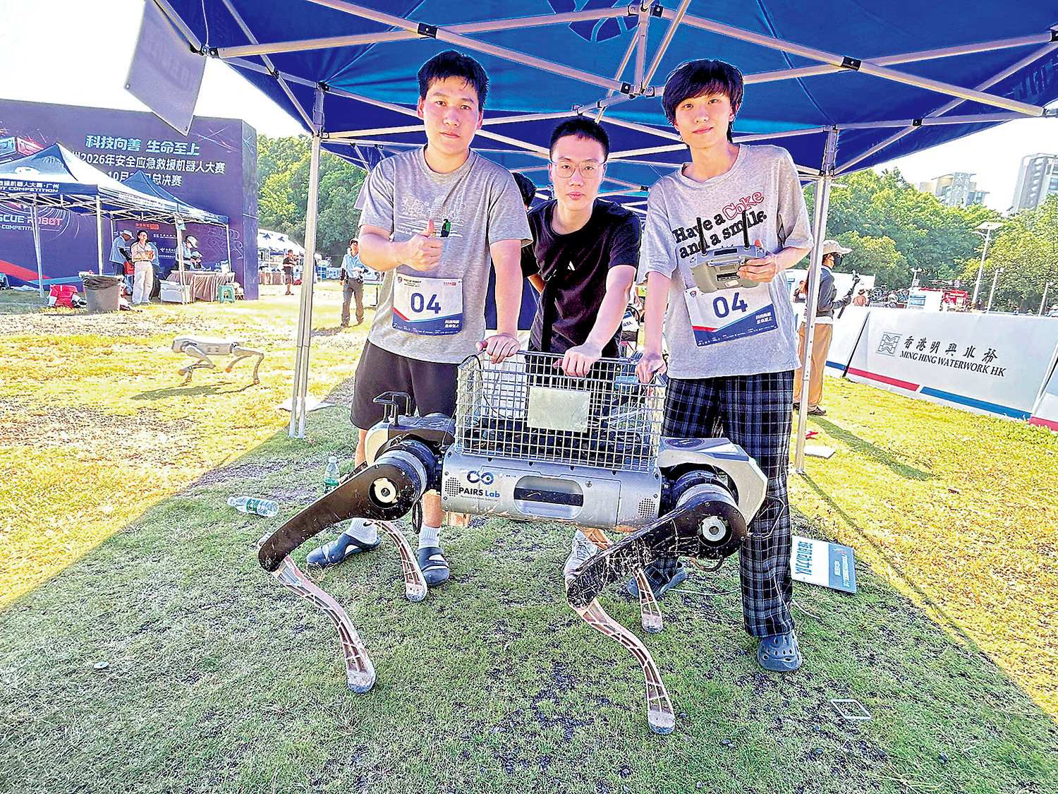 　　圖：香港科技大學（廣州）物理智能與機器人系統實驗室學生參賽團隊「PAIRS PI」，最終奪得總決賽二等獎。\大公報記者敖敏輝攝