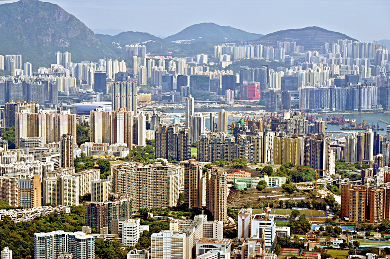 　　圖：本港私人住宅租金屢創新高，部分區份的升幅更高達一至兩成。\資料圖片