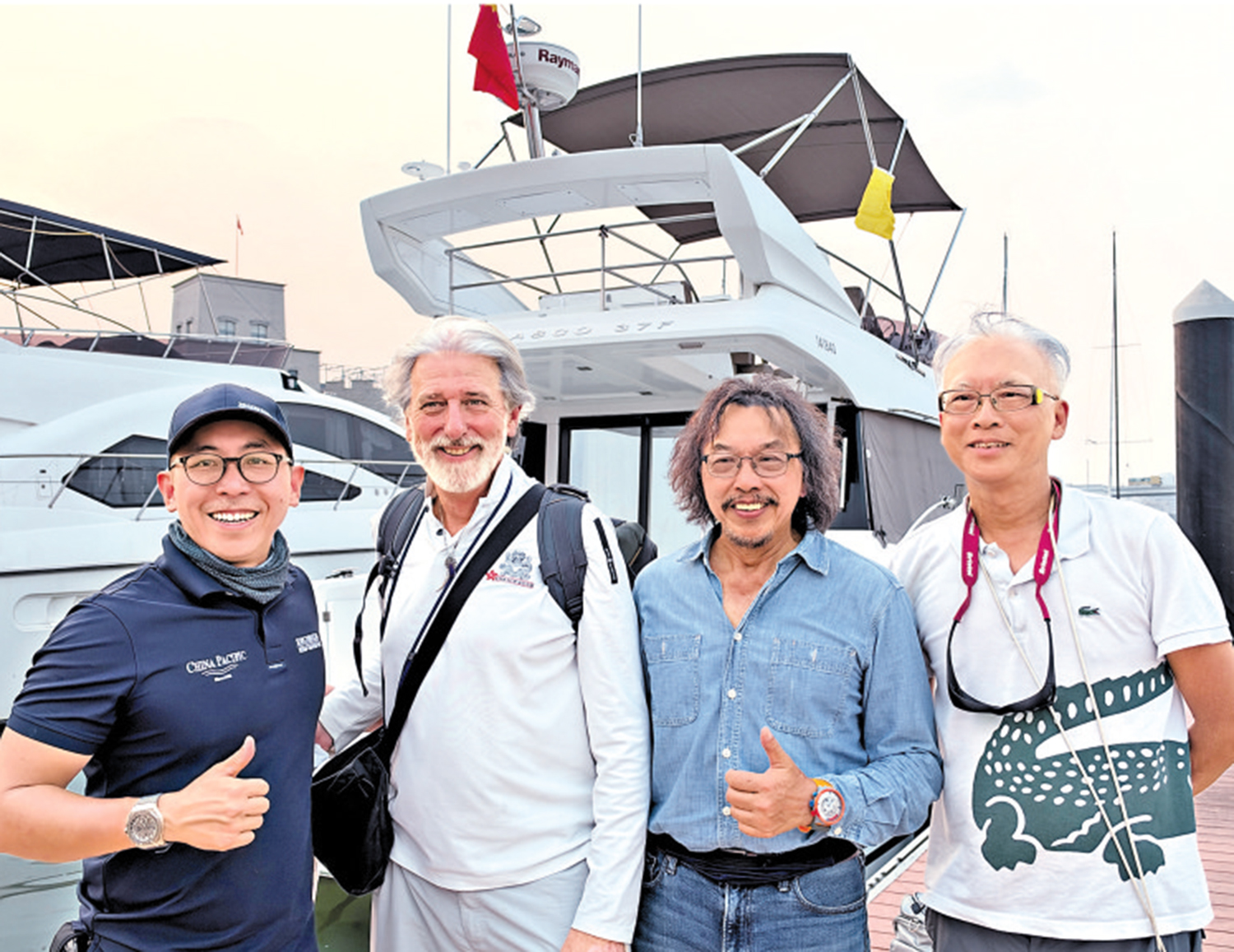 　　圖：香港遊艇業總會主席周基倫（左一）與朋友們抵達南沙。\大公報記者黃寶儀攝