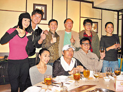 　■《刑警》收視理想，但未獲無線重視，台前幕後夾錢自我慶功。