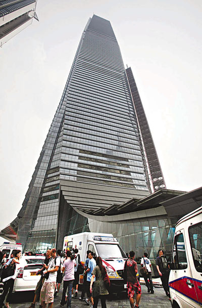 　■去年9月發生釀6死嚴重工業意外的環球貿易廣場(ICC)。資料圖片