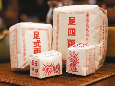 　■當年茶葉的包裝非常獨特，每間茶莊包裝紙均是獨一無二 。但隨著時代變遷，這類包裝紙已經愈來愈罕見。	香港文匯報記者劉國權  攝