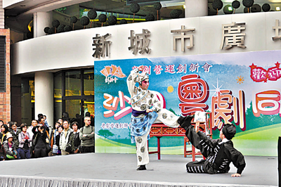 　■青苗粵劇團的新秀主演多齣折子戲，此為宋洪波及藍天佑主演的《三岔口》。