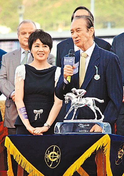 　■何鴻燊將3.8億股澳博轉予四太梁安琪。資料圖片