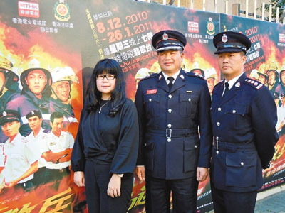 ■《火速救兵》監製鄭惠芳(左一)希望劇集拍出消防員人性化的一面。 香港文匯報記者曾偉龍 攝