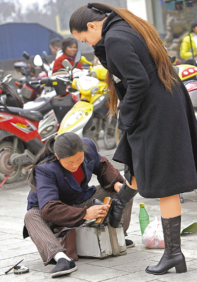 　■內地最新公佈堅尼系數為0.5，貧富懸殊達警戒水平。