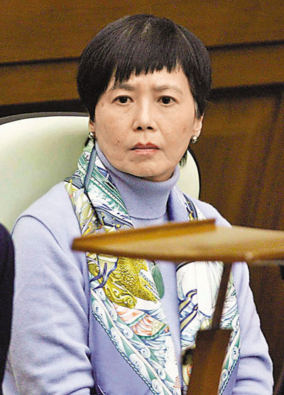 　■俞宗怡昨遭部分立法會議員「圍攻」。香港文匯報記者潘政祁  攝 