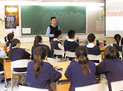 　■新高中通識科已進入第二年，首屆8萬名學生的獨立專題探究(IES)習作，正進行得如火如荼。圖為通識科上課情形。	資料圖片