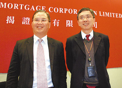■按證執行董事彭醒棠(左)及總裁劉怡翔公布安老按揭試驗計劃。香港文匯報記者張偉民 攝