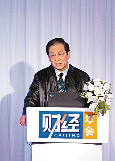 　■中國銀行業監督管理委員會主席劉明康昨日在《財經》年會演講。	彭博社