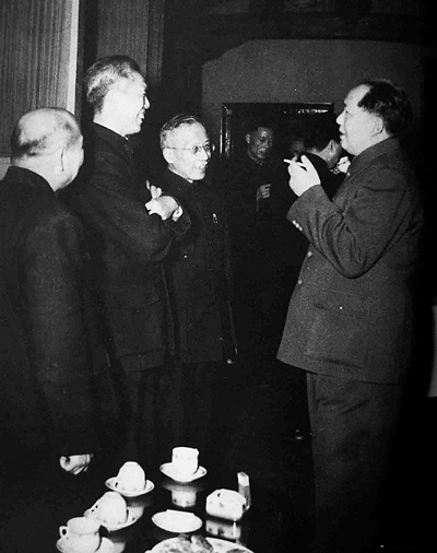 　■1957年，毛澤東和科學家（左起）侯德榜、吳有訓、竺可楨交談。	資料圖片