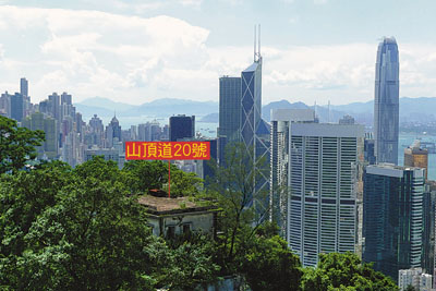 　■山頂道20號剛由地產代理監管局主席陳韻雲以7.5億元購得， 呎價5.8萬屬全港屋地第3高。 資料圖片