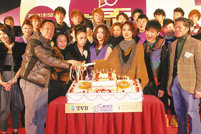 　■十大勁歌金曲一月中頒獎，昨日召集歌手開始造勢。