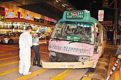 　■旺角道去年有小巴疑與九巴相撞剷上行人路，造成2死8傷。	資料圖片