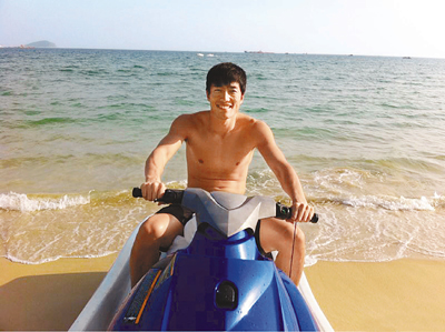 　■劉翔難得享受陽光與海灘。劉翔微博圖片