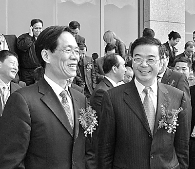 　■湖南省委書記、省人大主任周強（右）與全國政協港澳台僑委員會副主任、中華海外聯誼會副會長樓志豪（左）出席第五屆湖南海聯會活動。