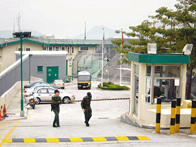 ■Amina由囚車送返監房服刑,更被即晚安排索取精神報告。圖為小欖精神治療中心外貌。 資料圖片