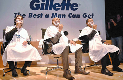 　■活士、亨利和費達拿(右起)都是吉列的代言人。	路透社