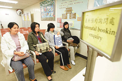 　■為防內地孕婦濫用香港公營醫療服務，醫管局對非合資格人士徵收全額3.9萬元的分娩費。