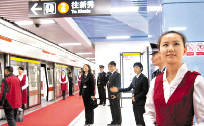 　■2號線列車正準備從蛇口港站開出。網上圖片