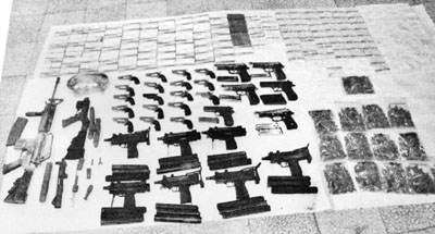 　■日前民眾在大坑山區整地挖出大批槍彈，部分槍械已鏽蝕，初估已埋半年至2年之久。	中央社