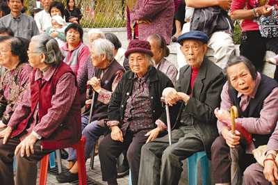 　■規劃署預計，本港在2019年不論港島、九龍或新界，65歲以上長者人口俱上升。資料圖片