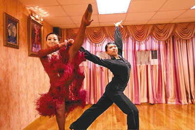 　■香港拉丁舞代表隊參加2010年世界標準舞及拉丁舞錦標大賽，首度為港贏得拉丁舞女子雙人組世界冠軍。