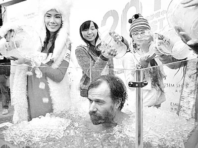 　■「冰人」霍夫決心在除夕夜挑戰浸冰舊紀錄。香港文匯報記者曾偉龍  攝