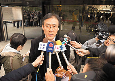 　■寧波第二中學副校長黃景鴻希望這件事成為社會教材，並稱會繼續教育學生做個負責任的人。 