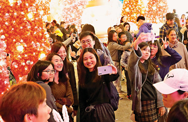 ■香港市民期望新年香江太平。香港文匯報資料圖片