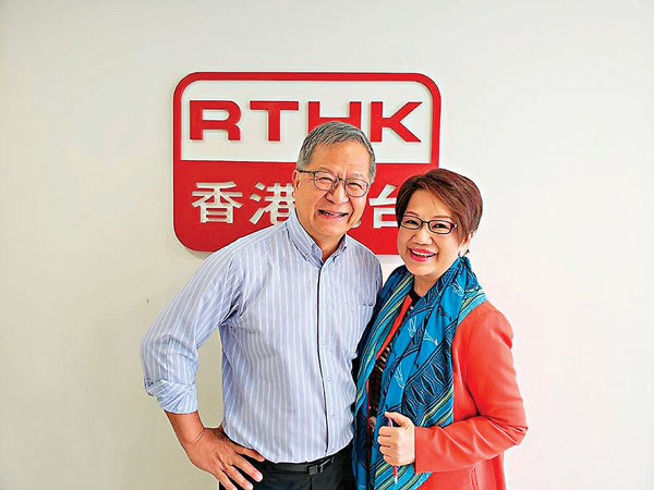 ■香港天文台前助理台長梁榮武與淑梅姐合照。 作者提供