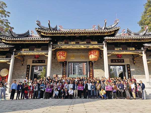 ■回鄉聯歡旅行大合照。