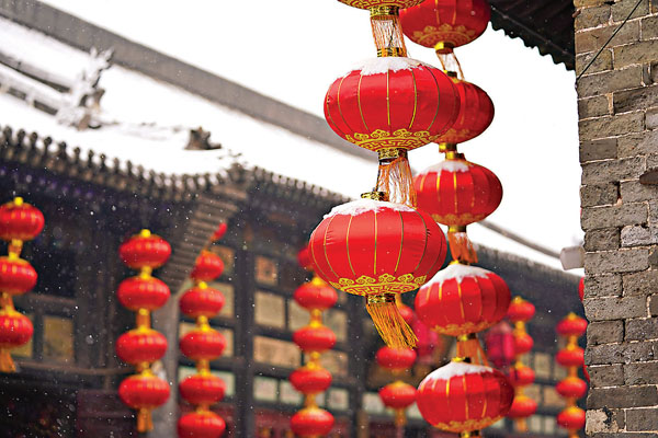 ■春節一家團團圓圓齊歡度。 新華社